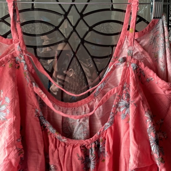 Plus Size Top - Picture 6 of 7